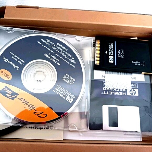 HP CD-Writer Plus M820e External Drive + Cable -PC Card + Box -Instructions - Picture 6 of 8